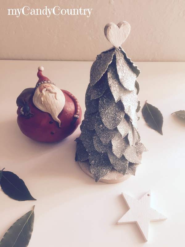 Alberi di Natale con foglie di alloro - Natale Creativo fai-da-te home decor legno e natura Natale fai da te Riciclo Creativo 