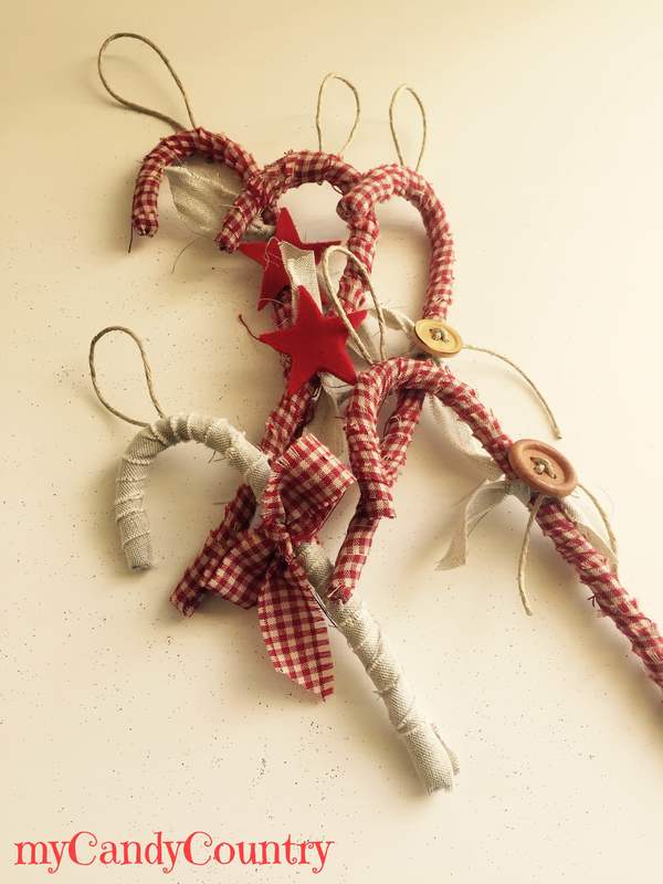 Candy canes di Natale riciclando un tubo di gomma home decor Natale fai da te plastica Riciclo Creativo stoffa e lana 
