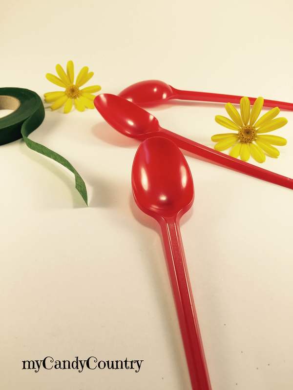 Coccinelle fai-da-te con cucchiai di plastica - Primavera Creativa bambini carta e cartone plastica Primavera fai da te Riciclo Creativo 