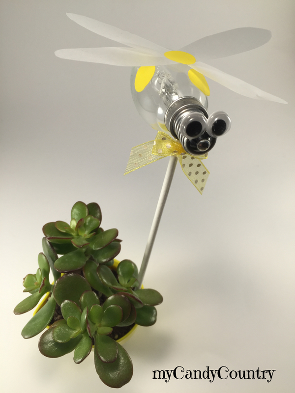 Creare un ape fai da te riciclando una lampadina bambini home decor metallo Riciclo Creativo vetro 