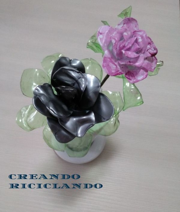 Creare una rosa riciclando dei cucchiai di plastica - Riciclo Creativo creativapp plastica Riciclo Creativo San Valentino fai da te 