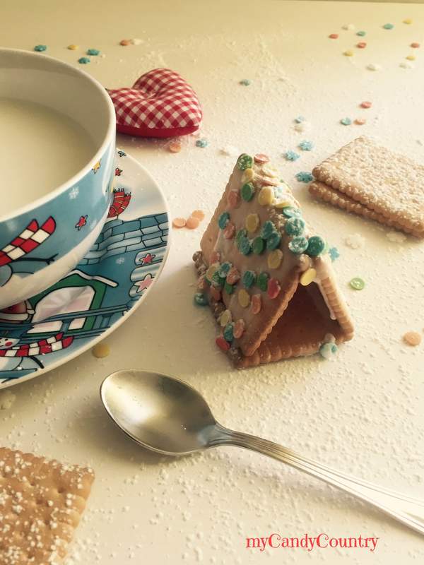 Dolci casine con biscotti da tè aspettando la Befana Natale fai da te ricette 