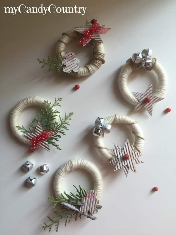 White Christmas Together - Ghirlanda natalizia con anelli delle tende home decor legno e natura Natale fai da te Riciclo Creativo 
