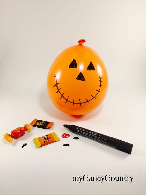 Idee creative di Halloween - zucche palloncino con caramelle Halloween fai da te 