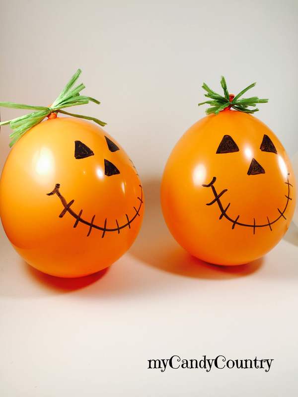 Idee creative di Halloween - zucche palloncino con caramelle Halloween fai da te 