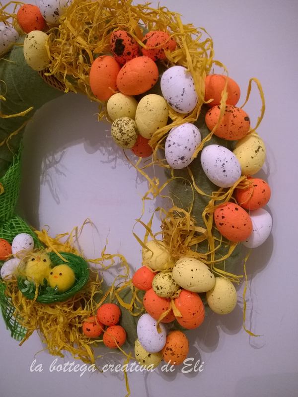 Idee creative per Pasqua: ghirlande handmade con ovetti creativapp feltro home decor Pasqua fai da te plastica 