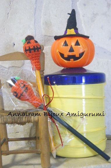 Matite zucca amigurumi per Halloween amigurumi creativapp Halloween fai da te stoffa e lana 