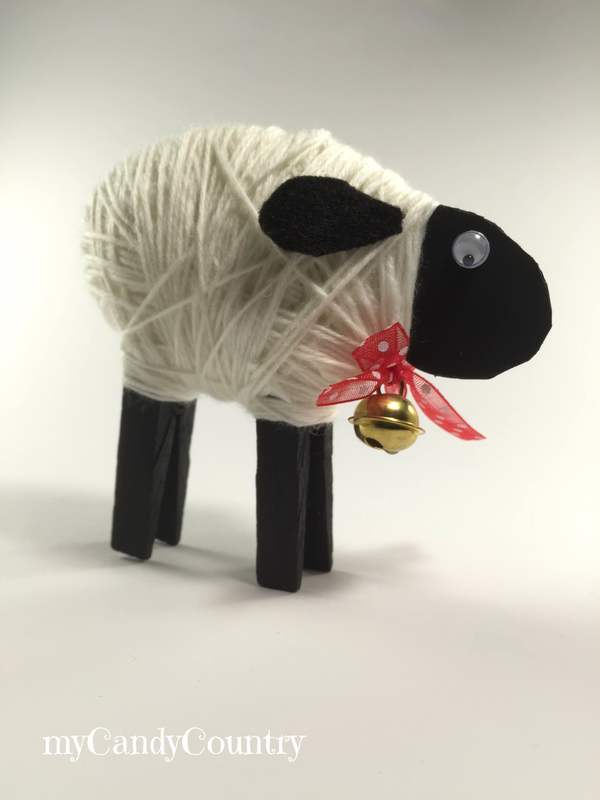 Pasqua Creativa: pecorelle fai-da-te con mollette del bucato carta e cartone legno e natura Pasqua fai da te Riciclo Creativo stoffa e lana 