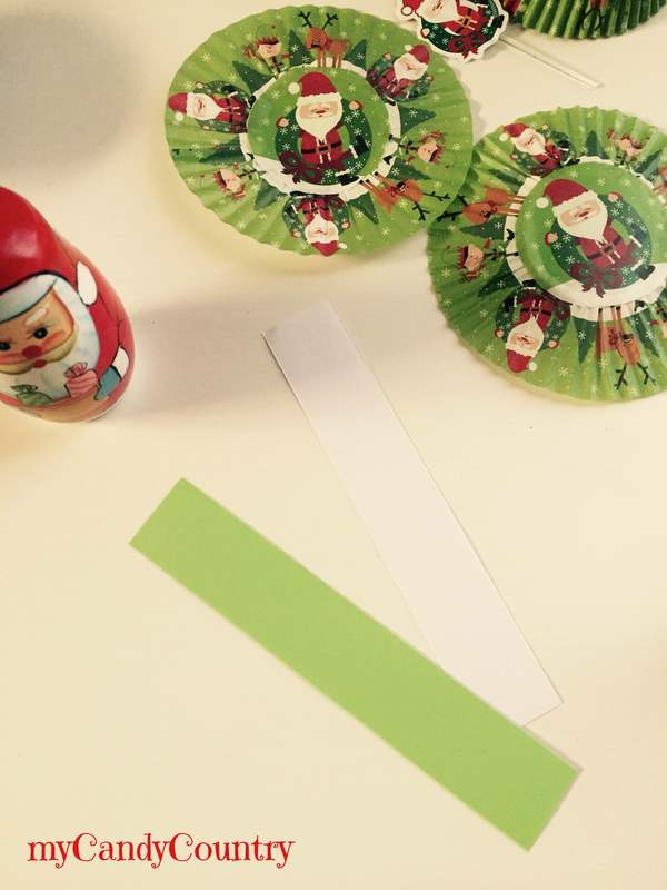Riciclo creativo: coccarde di Natale riciclando i pirottini bambini carta e cartone Natale fai da te Riciclo Creativo 