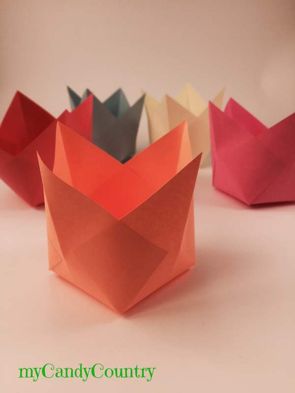 Semplici tulipani di carta origami - Tutorial carta e cartone creatività Primavera fai da te 