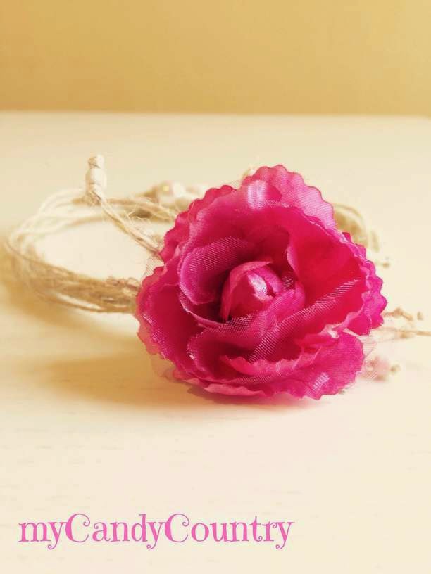 Fare una collana di spago riciclando i fiori sintetici delle bomboniere Bijoux fai da te Riciclo Creativo spago 