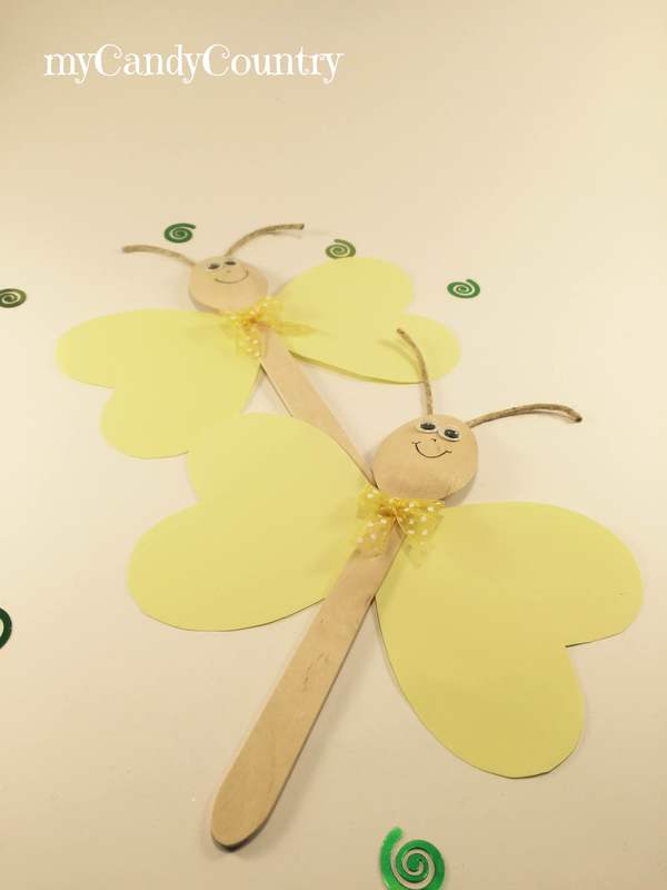 Riciclo creativo: farfalla fai-da-te con cucchiaio di legno carta e cartone Estate fai da te home decor legno e natura Riciclo Creativo 