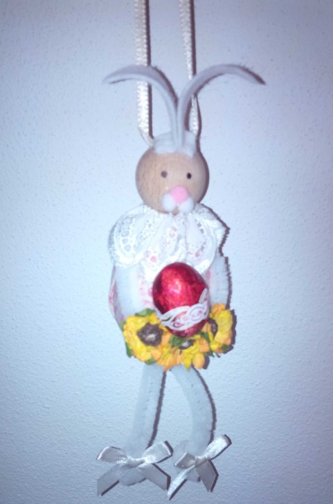 Tutorial Pasqua fai-da-te: Coniglietto pasquale con uovo di polistirolo creativapp Pasqua fai da te plastica 