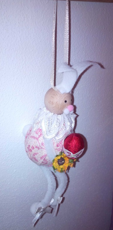 Tutorial Pasqua fai-da-te: Coniglietto pasquale con uovo di polistirolo creativapp Pasqua fai da te plastica 