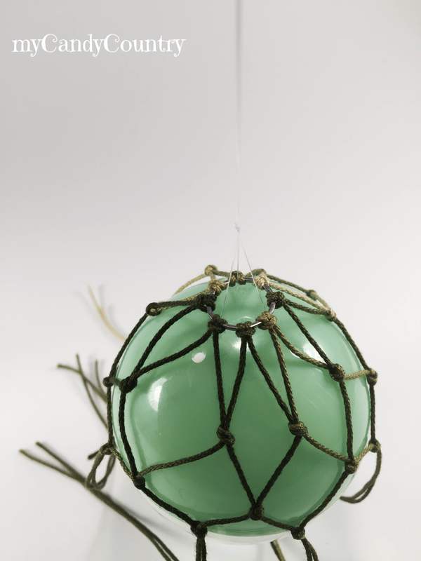 Mongolfiera fai-da-te riciclando la pallina delle sorpresine bambini home decor metallo plastica 