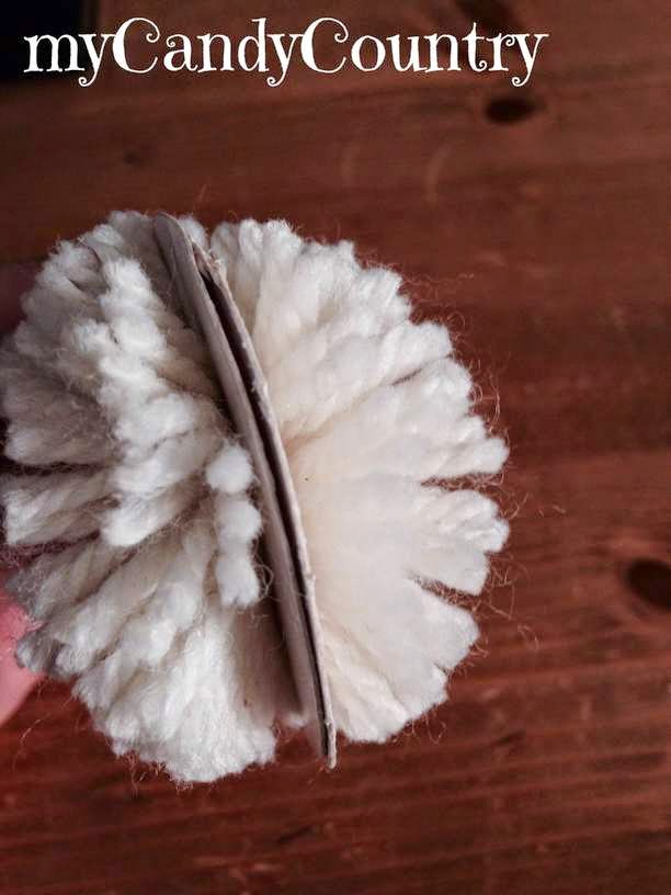 Pulcini di Pasqua fatti con Pom Pon di lana home decor Pasqua fai da te stoffa e lana 
