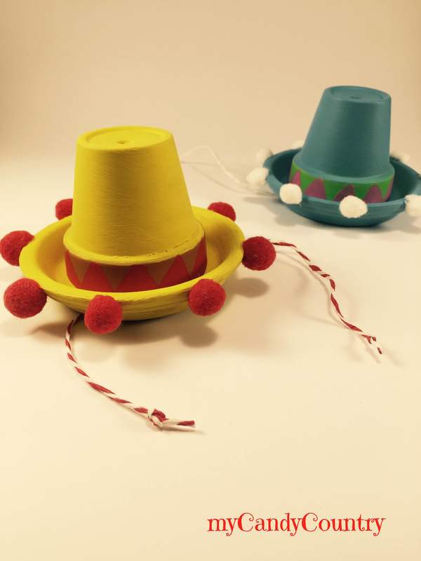Sombreros segnaposto fai-da-te con vasi di terracotta bambini creatività Estate fai da te Riciclo Creativo 