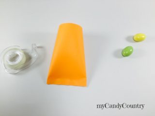 Portauovo di Pasqua fai da te a forma di carota (7) 