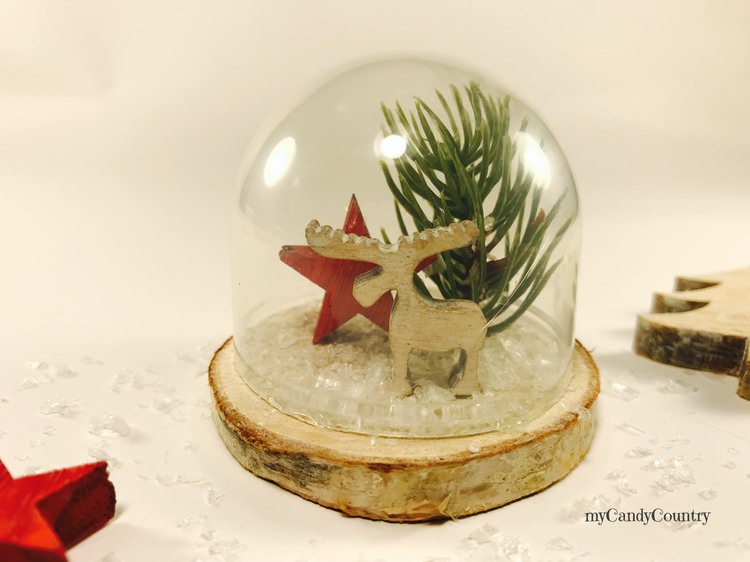Campana in vetro natalizia riciclando tappi di plastica Natale fai da te plastica Riciclo Creativo 