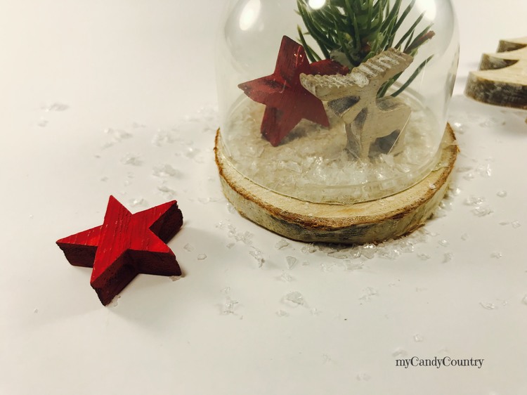 Campana in vetro natalizia riciclando tappi di plastica Natale fai da te plastica Riciclo Creativo 