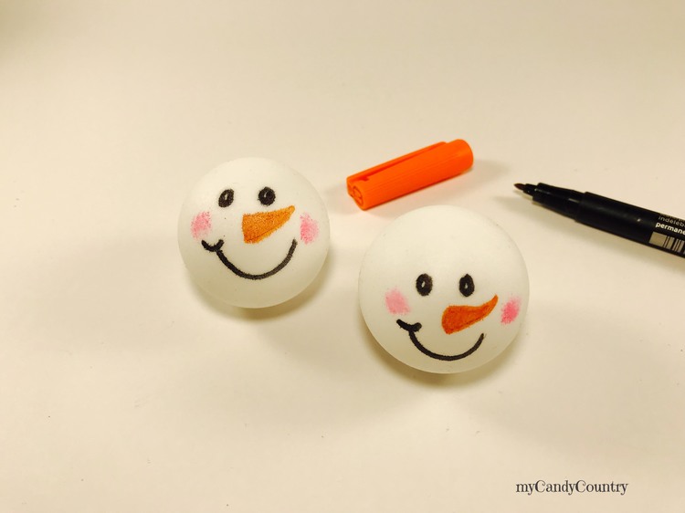 Pupazzi di neve con palline da Ping Pong home decor Natale fai da te Riciclo Creativo 